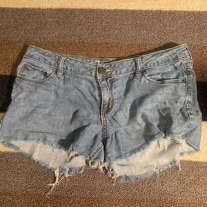 Woman’s Bullhead Jean Shorts